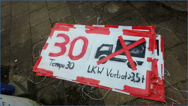Tempo 30 und LKW Verbot Schilder temporär eingelagert