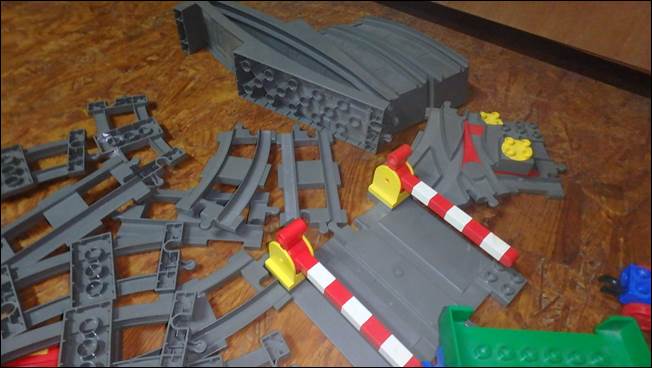 Lego Duplo Eisenbahn Set mit 58 Teilen 1 aktive Lokomotive