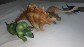 Mehrere mittlere und kleine Dinosaurier gebraucht zu verkaufen