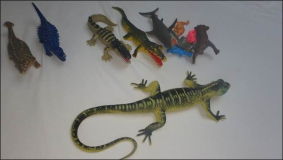 Mehrere mittlere und kleine Dinosaurier gebraucht zu verkaufen