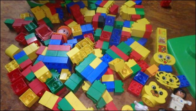 Große Lego Duplo box mit  182 Bausteinen inklusive Spielfiguren und Sonderbausteinen