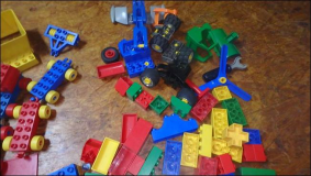 Lego Duplo große Sammlung mit vielen Fahrzeugen, Flugzeugen, Krankenwagen Menschen Bauteilen