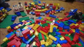 Lego Duplo große Sammlung mit vielen Fahrzeugen, Flugzeugen, Krankenwagen Menschen Bauteilen