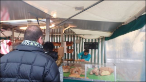 Brot beim Brotstand auf dem Marktplatz Nürtingen 2015-01-03