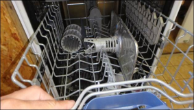 Versuch: Spülmaschine reinigen mit Essig zum Entfernen von Gerüchen