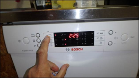 Versuch: Spülmaschine reinigen mit Essig zum Entfernen von Gerüchen