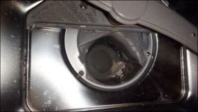 Spülmaschine reinigen : Einzelteile und Natron / Soda