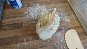 Brot backen: Herstellen eines knuspriger Körner-Mantel mit Sauerteig und Körnermischungen