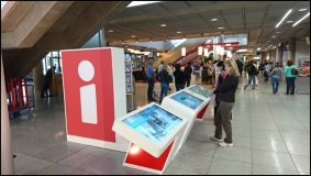 Multi-Touch Werbung für Stuttgart und Nürtingen am Stuttgarter Flughafen