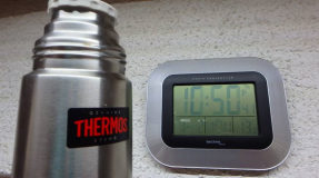 Thermoskanne der Firma Thermos hält 20 Stunden bis 30 Grad warm